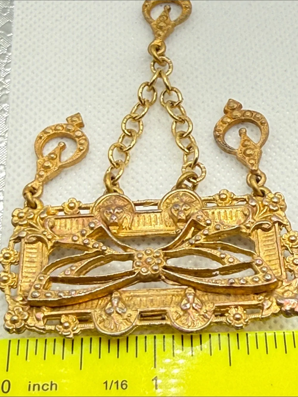 Vintage amazing Ornate Gold-Tone Filigree Bow Dangle lion art nouveau Brooch pin